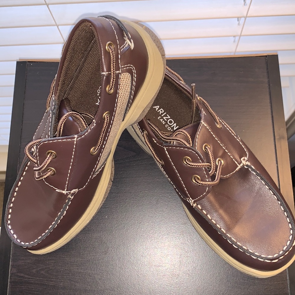 Boys shoes